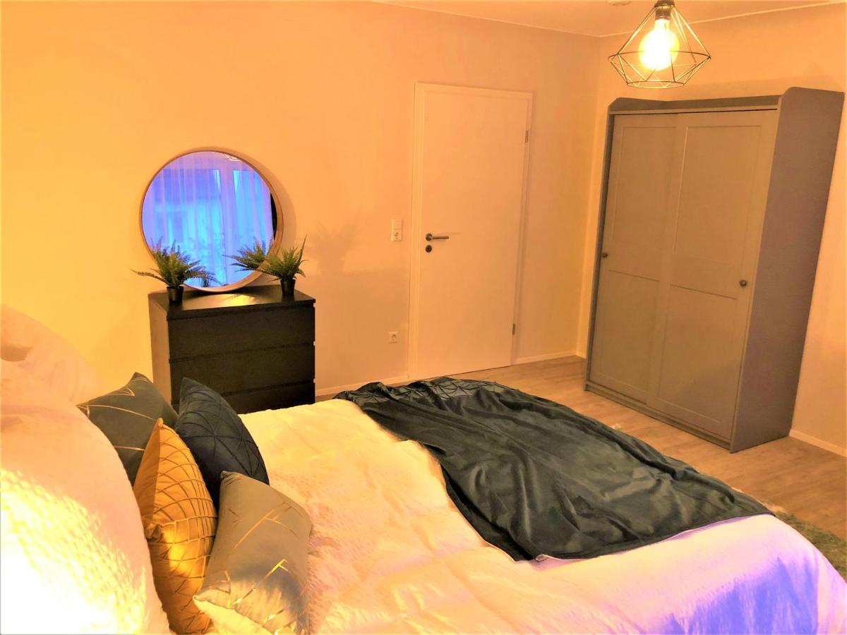 Central-modern With Balcony Near Mtu, The By Lakescape Fewos Friedrichshafen